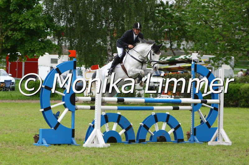 005M6595_Cimbalou_L Springen.JPG